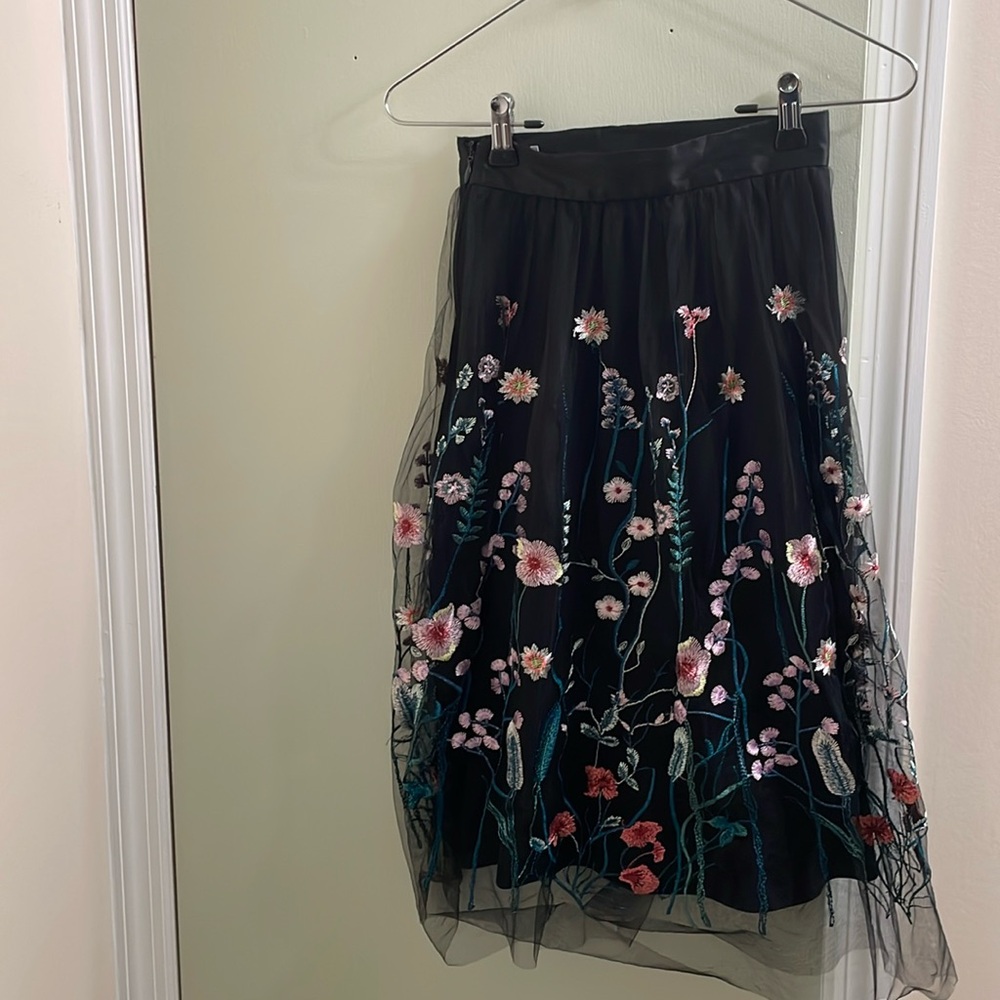 Very pretty embroidery  skirt, about 28 inches long , size 2